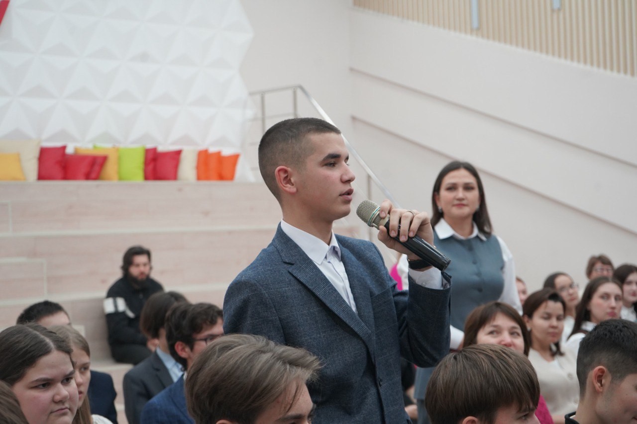 Встреча молодёжных лидеров с Главой Азнакаевского района: разговор о честности и прозрачности